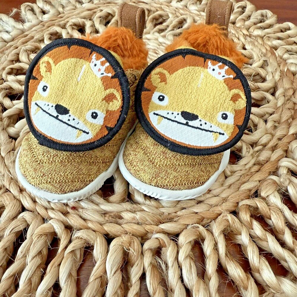 Nike LeBron Little Big‎ Cat Sneakers 2C Baby Lion Slip On Lion Basketball